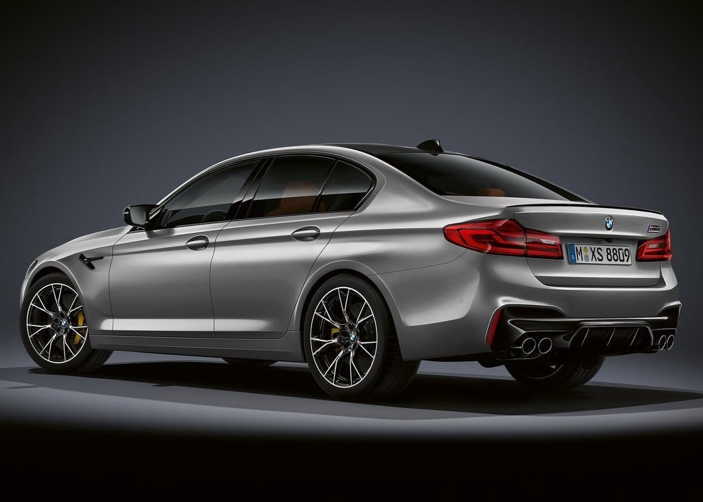 BMW M5 Competition arka üç çeyrek görünüm