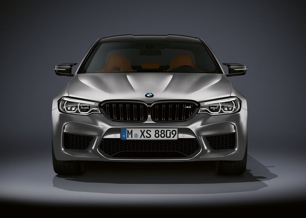 BMW M5 Competition ön görünüm ve siyah böbrek ızgaralar