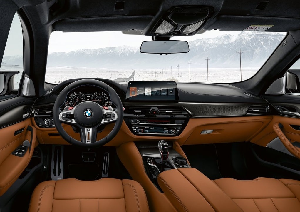 BMW M5 Competition kokpit ve M direksiyon
