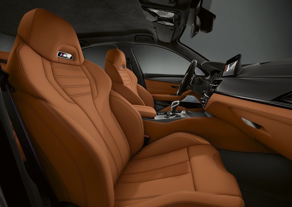 BMW M5 Competition M5 logolu spor ön koltuklar