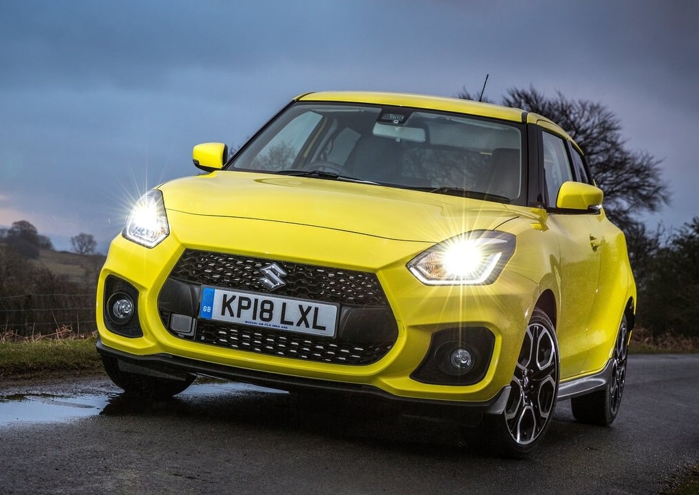 Suzuki Swift Sport sarı gövde ön üç çeyrek görünüm