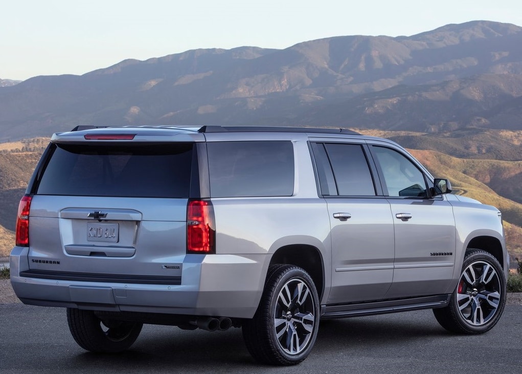 2019 Chevrolet Suburban RST siyah ızgara ve ön bölüm