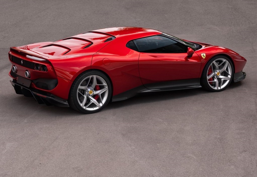 Ferrari SP38 ön ve yan tasarım görünümü