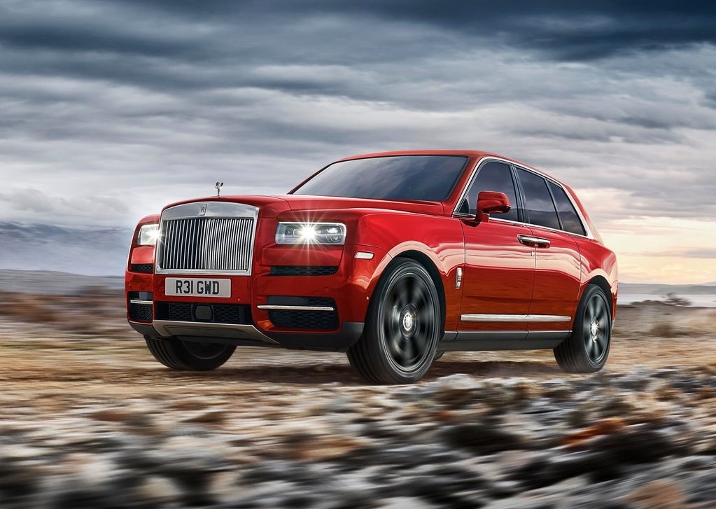 Rolls-Royce Cullinan önden üç çeyrek görünüm