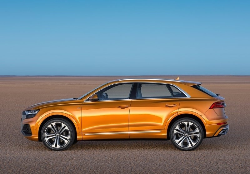 Audi Q8 arka üç çeyrek görünüm