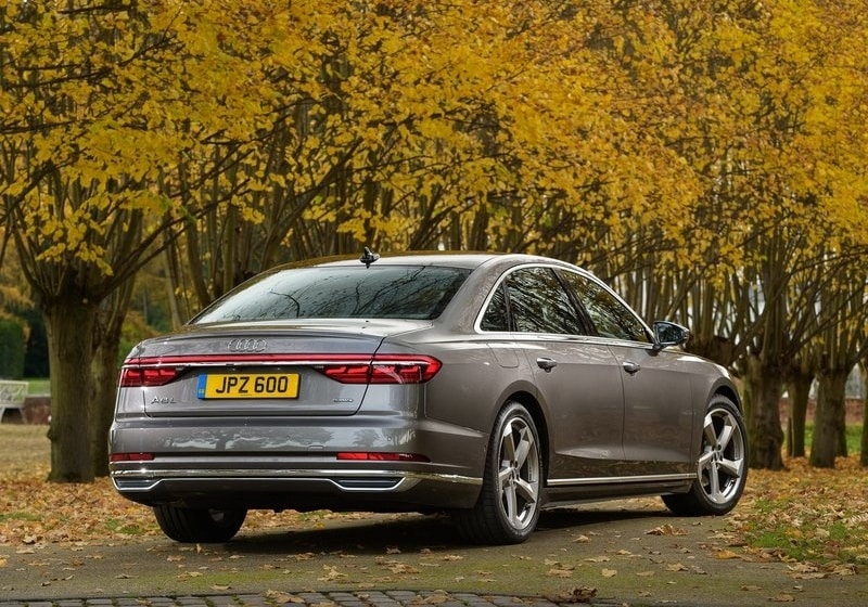Audi A8 L ön tasarım ve geniş ızgara