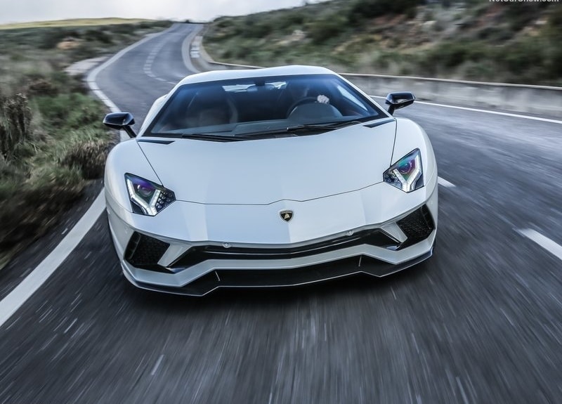 Aventador S önden görünüm