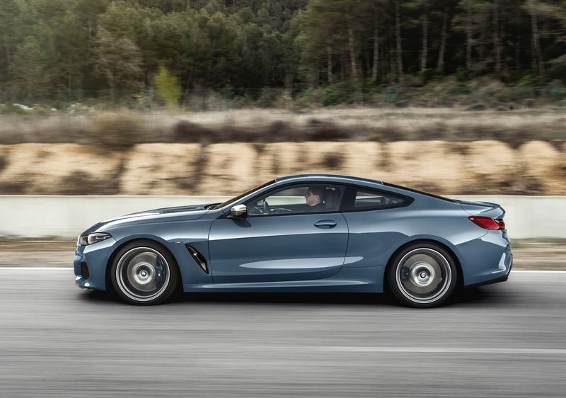 BMW 8 Series Coupe yan gövde görünümü