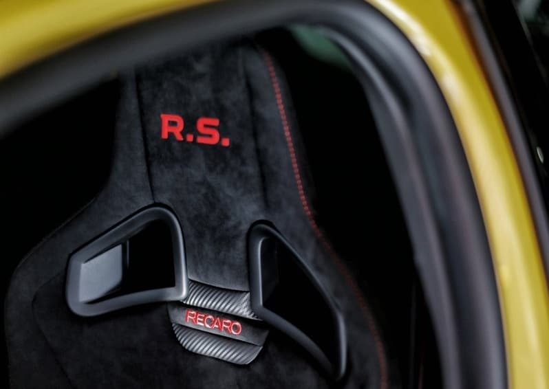 Renault Megane RS Trophy Recaro ön koltuk detayı