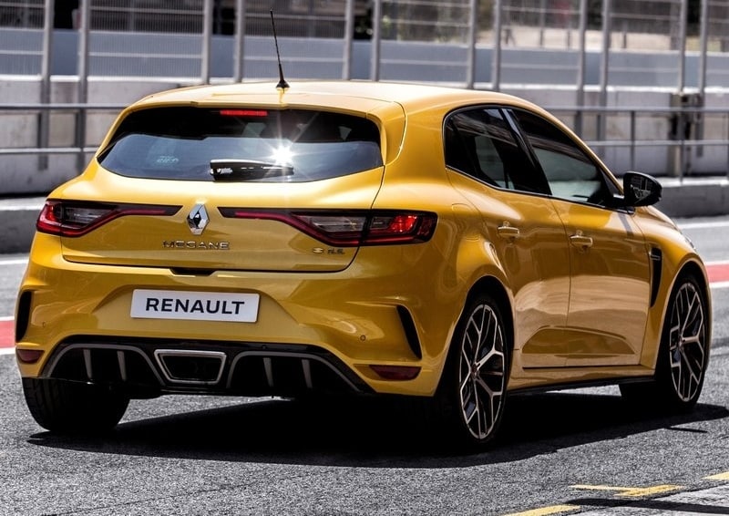 Renault Megane RS Trophy arka üç çeyrek görünümü