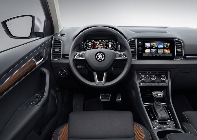 Skoda Karoq Scout iç mekânı ve dijital gösterge paneli