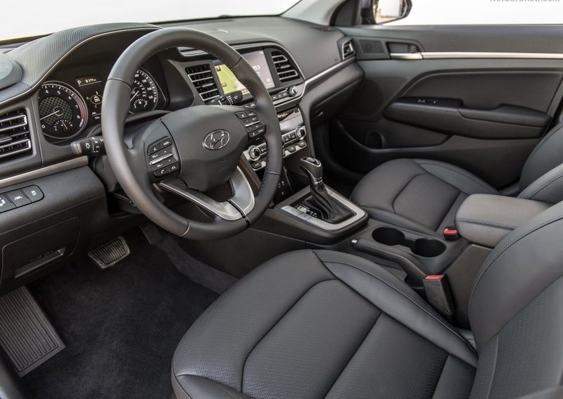 Hyundai Elantra dış gövde tasarımı arşiv görseli