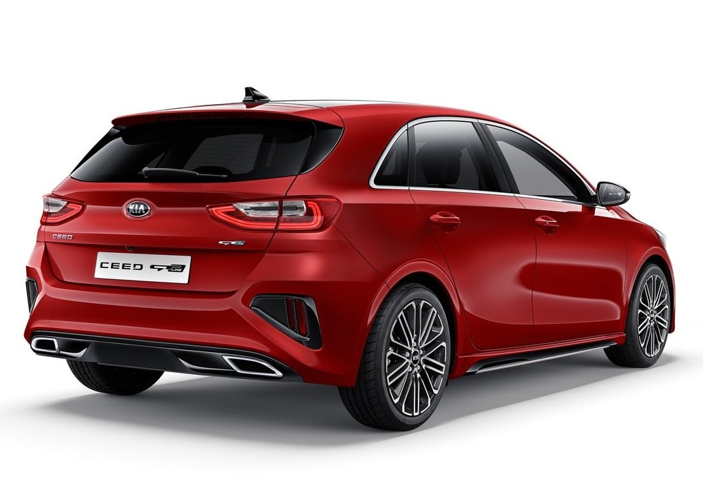 Kia Ceed GT Line kırmızı hatchback stüdyo arka görünümü