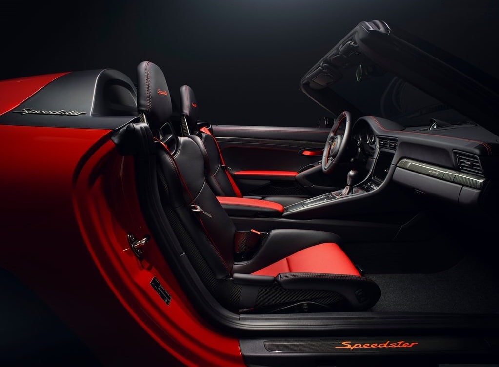 Porsche Speedster Concept siyah deri ve kırmızı detaylı kabin