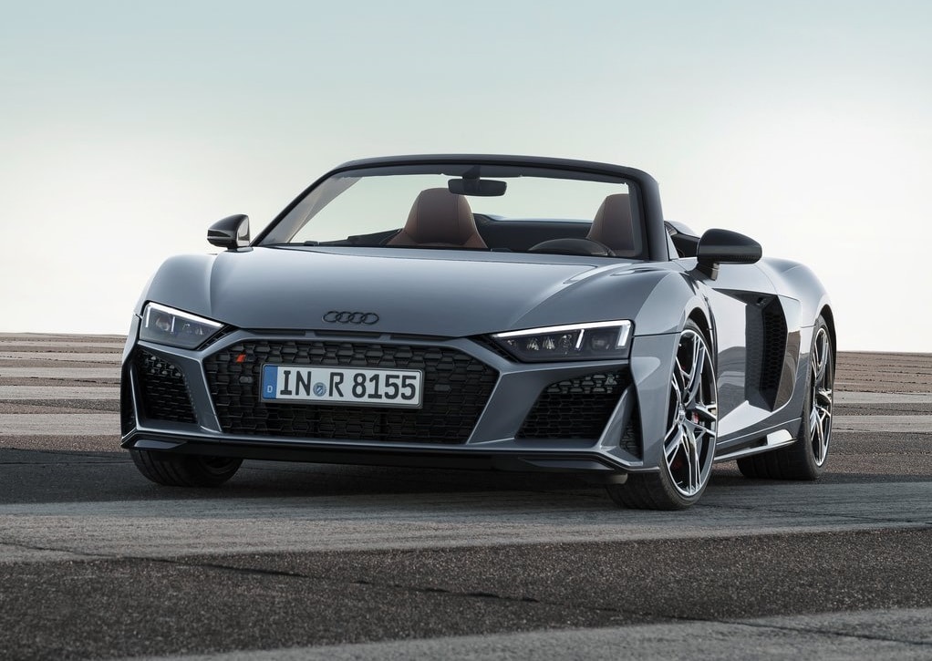 R8 Spyder ön ızgara farlar ve yan hava girişleri