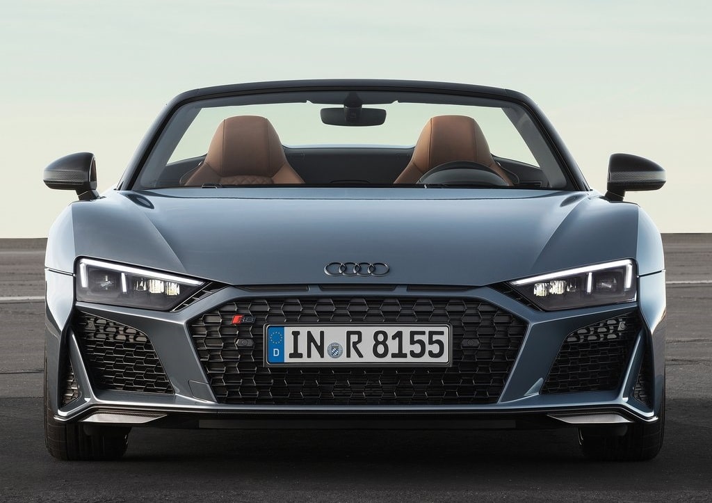 R8 Spyder önden görünüm Singleframe ızgara ve LED farlar