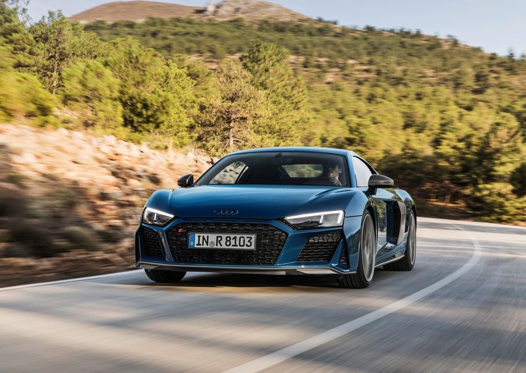 Audi R8 Coupe V10 önden sürüş görünümü