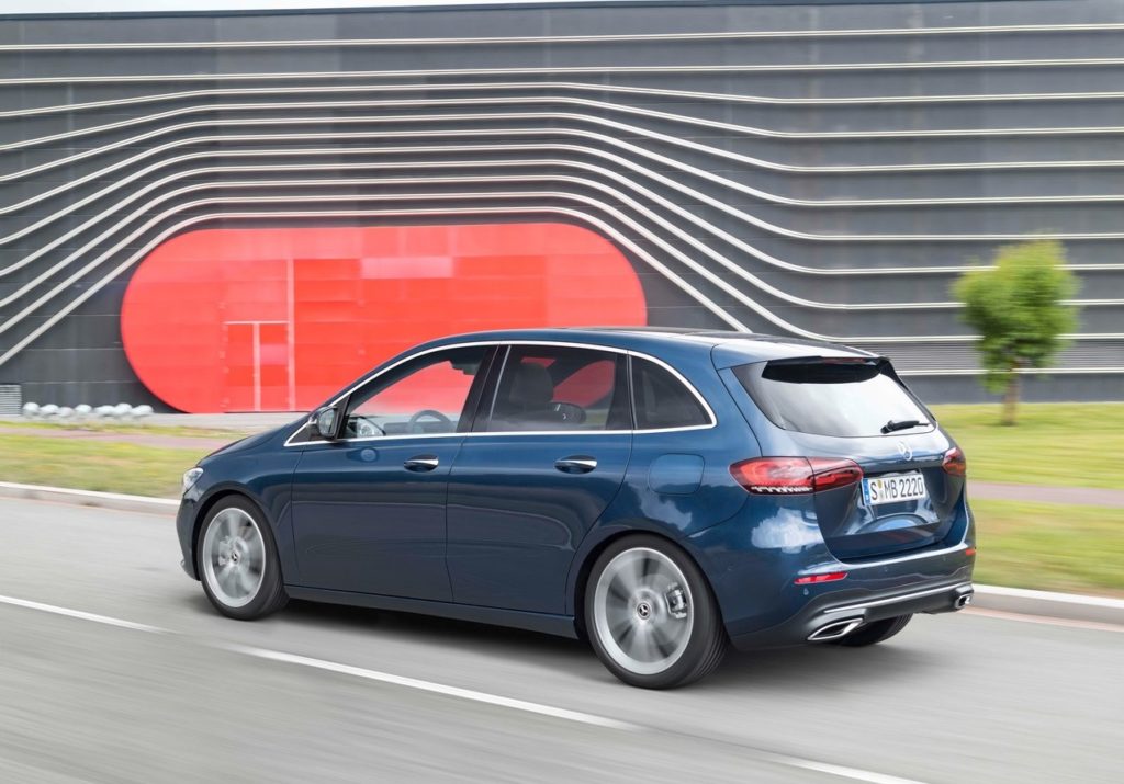 Mercedes-Benz B Serisi arka üç çeyrek görünüm