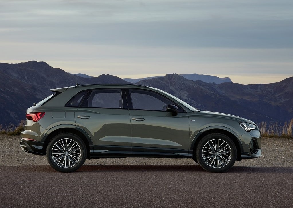 Audi Q3 Ekim fiyat listesi için Audi Q3 yan profil görünümü