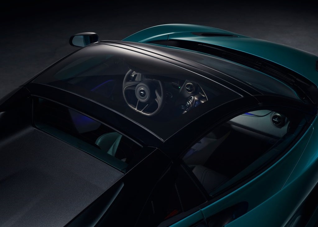 McLaren 720S Spider açılır sert tavan detayı