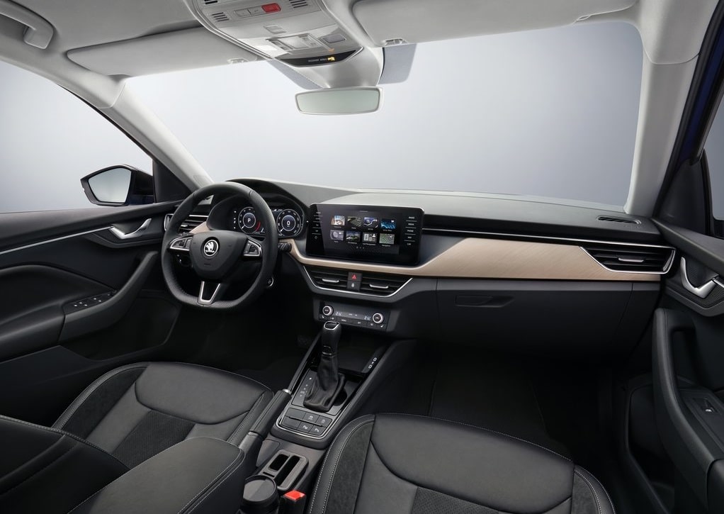 Skoda Scala kokpiti ve orta multimedya ekranı
