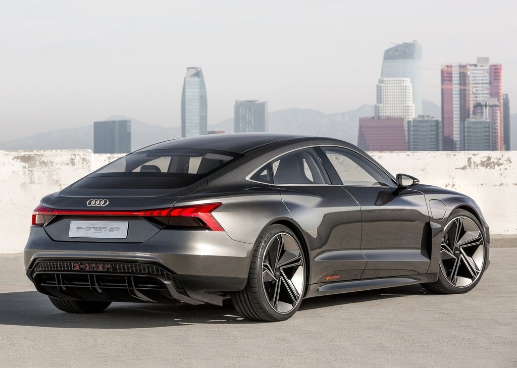 Audi e-tron GT konsept arka üç çeyrek görünümü