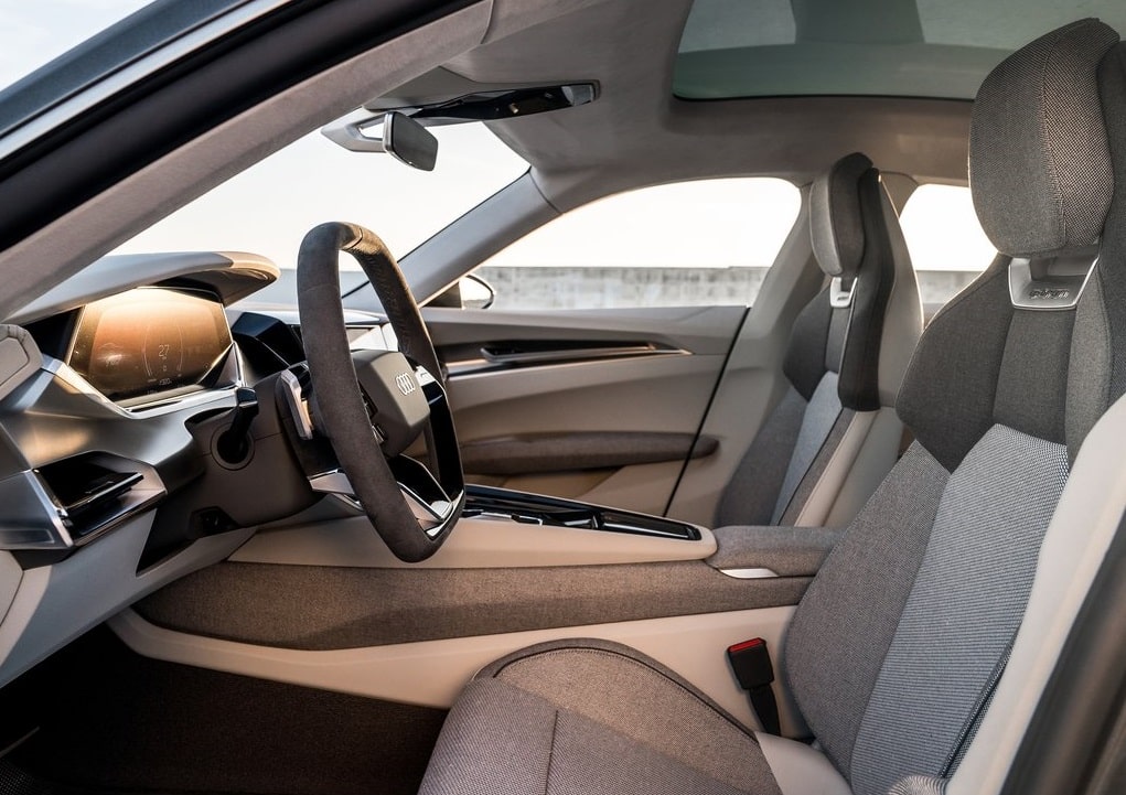 Audi e-tron GT konsept ön koltuklar ve kokpit