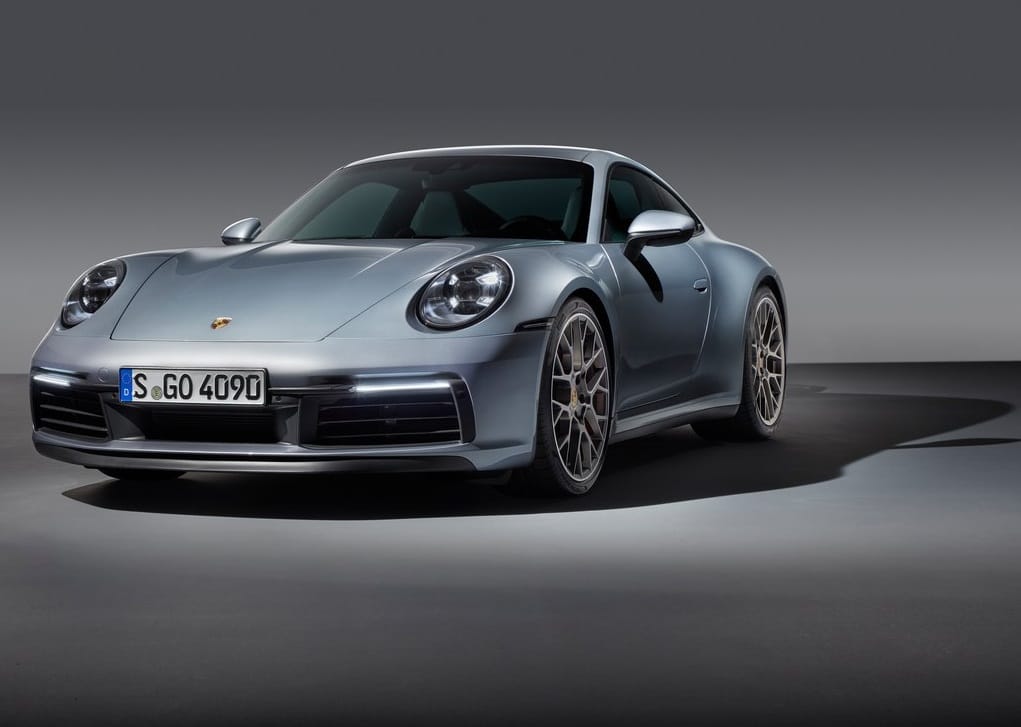 Porsche 911 Carrera 4S 992 ışık şeridi