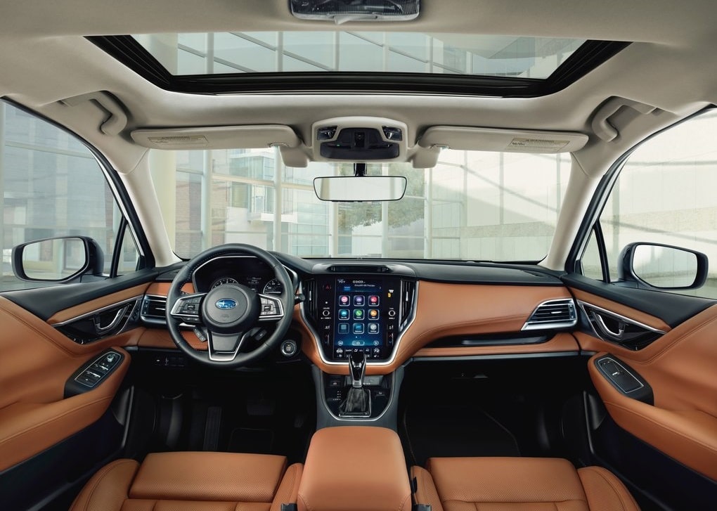 Subaru Legacy kokpit ve STARLINK multimedya ekranı