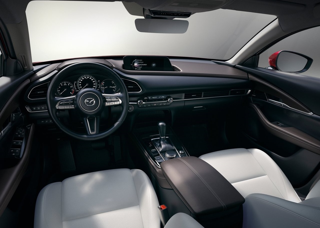 Mazda CX-30 kokpit ve ön kabin görünümü