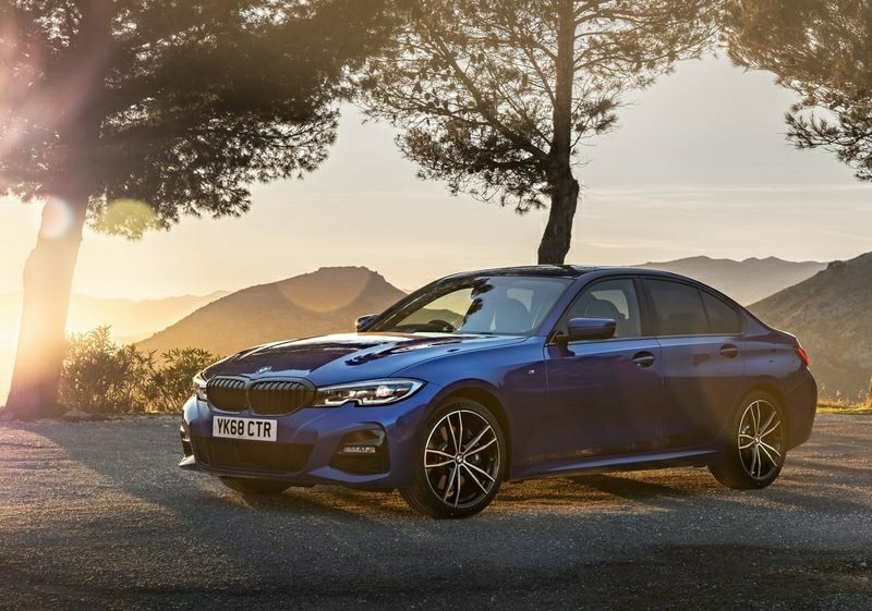 BMW G20 mavi sedan yan ve ön profil