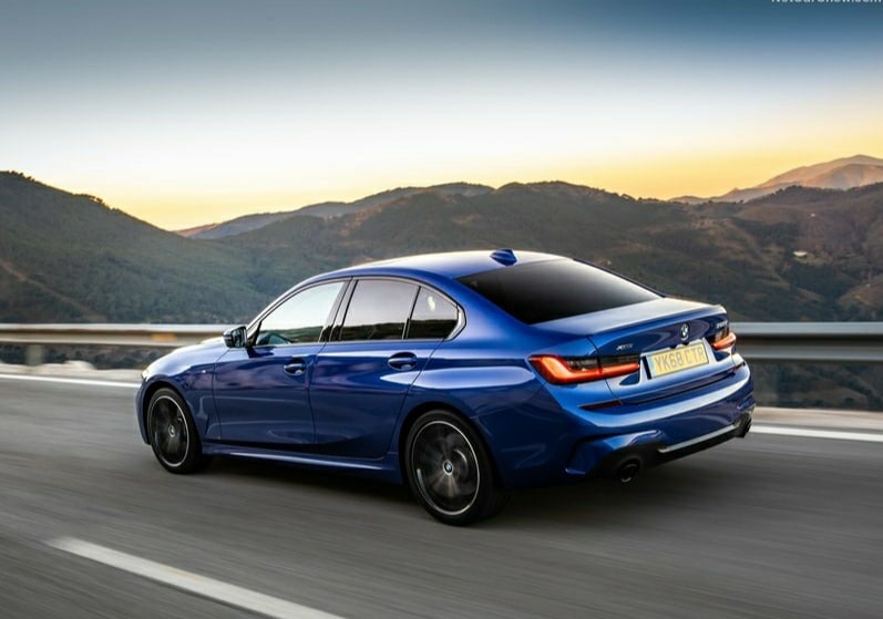 BMW G20 sedan arka üç çeyrek görünümü