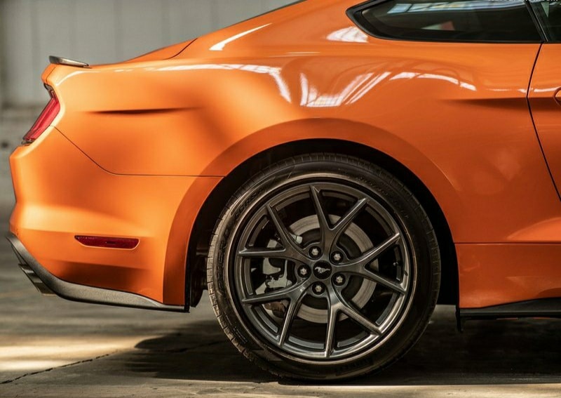 Mustang EcoBoost High Performance Package arka üç çeyrek görünümü