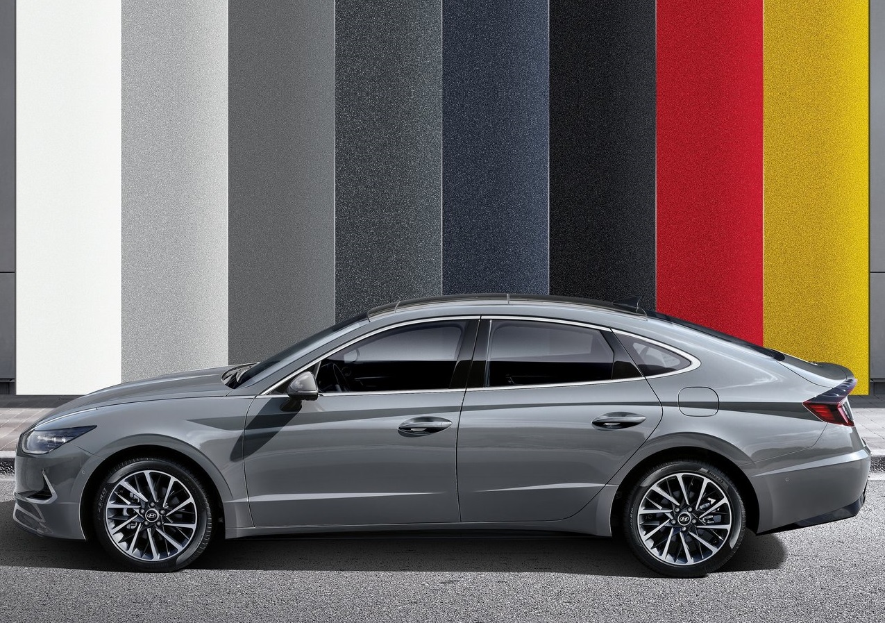 Hyundai Sonata tam yan profil görünümü