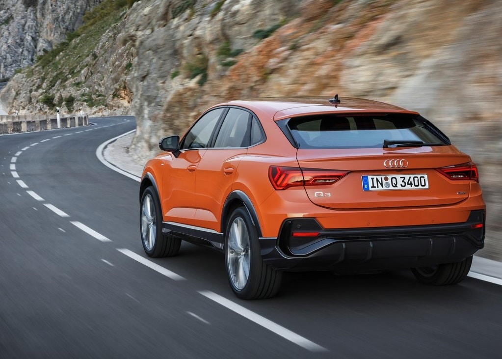 Q3 Sportback yan profil ve eğimli tavan