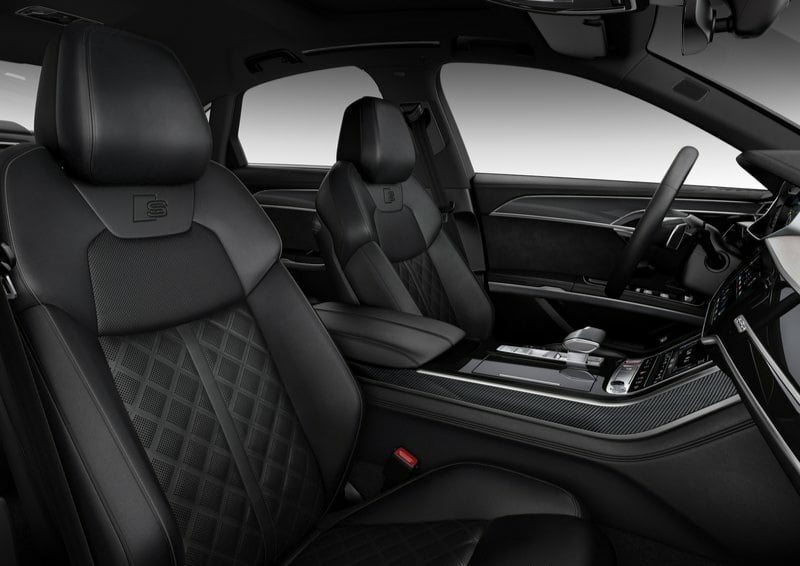 Audi S8 kokpit ve ekran düzeni