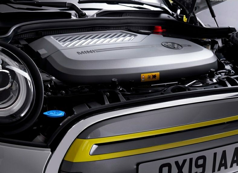 MINI Cooper SE arka tasarım detayı