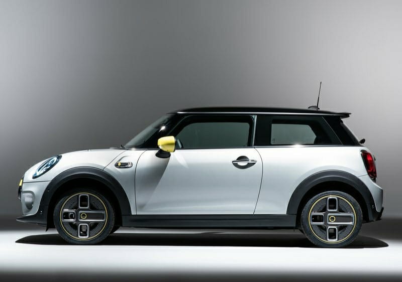 MINI Cooper SE arka bölüm görünümü