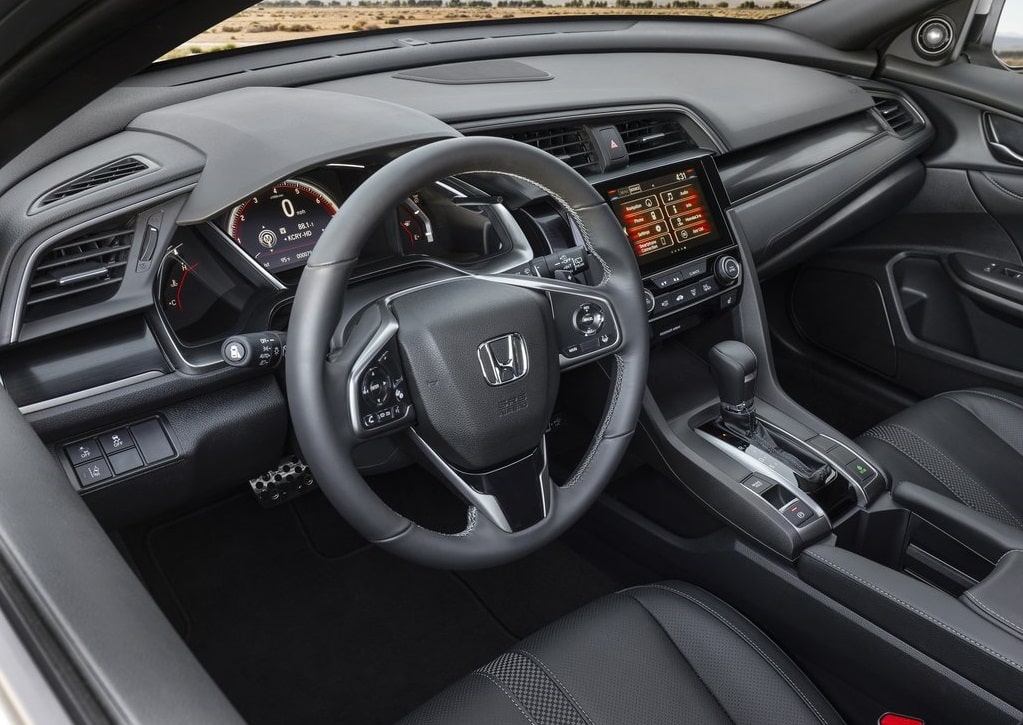 Honda Civic Hatchback Sport Touring sürücü kokpiti
