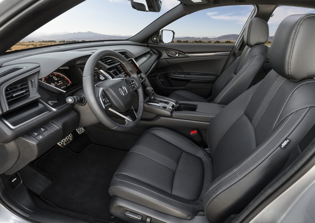Honda Civic Hatchback Sport Touring ön koltuklar ve kokpit