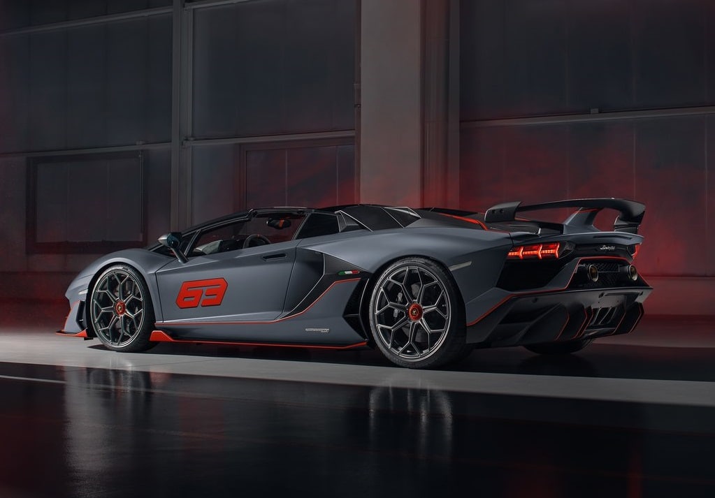 Aventador SVJ 63 Roadster arkadan yan görünüm