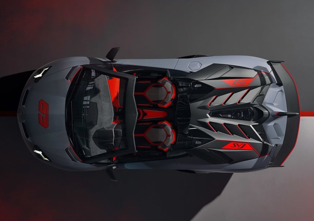Aventador SVJ 63 Roadster üstten görünüm ve açık kokpit
