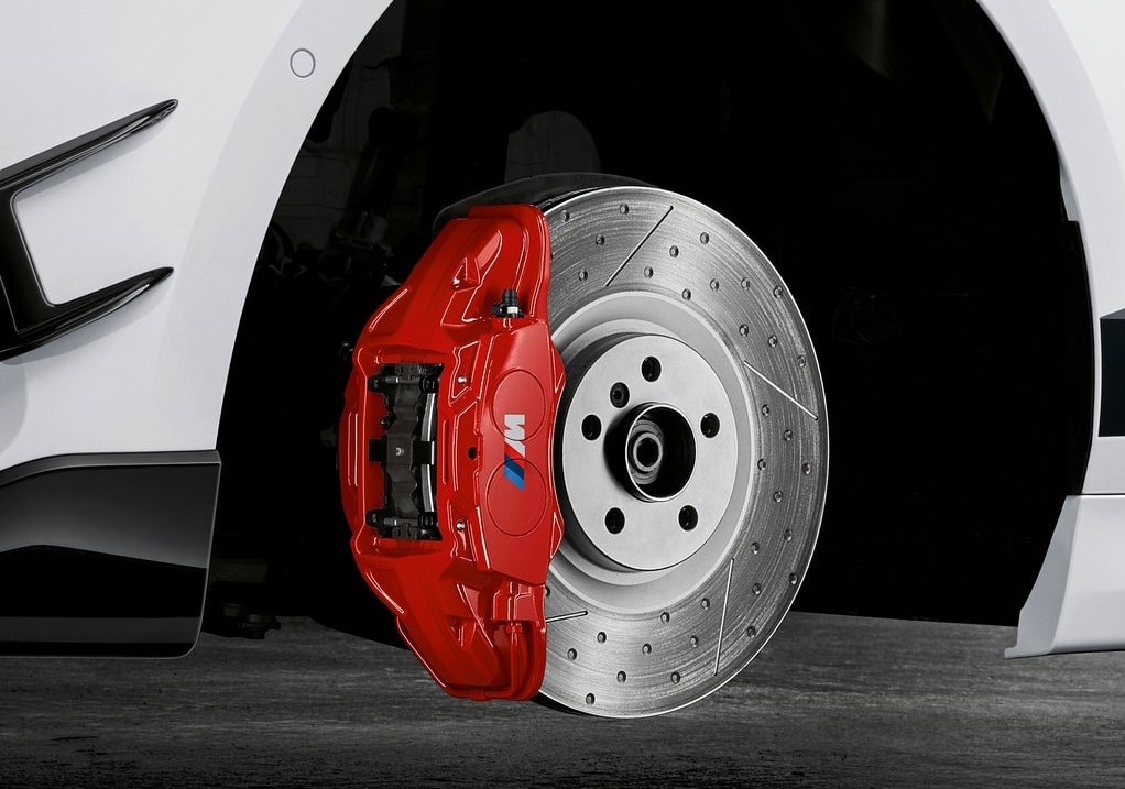 BMW 1 Serisi M Performance Parts arka üç çeyrek görünüm