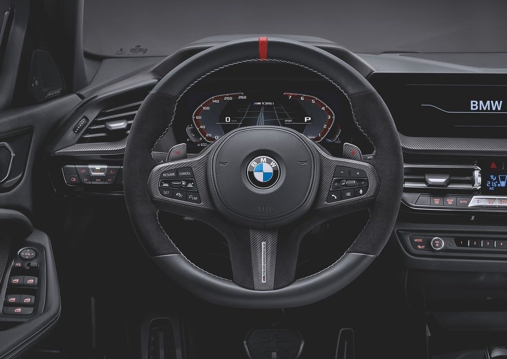 BMW 1 Serisi M Performance Parts jant ve gövde görünümü