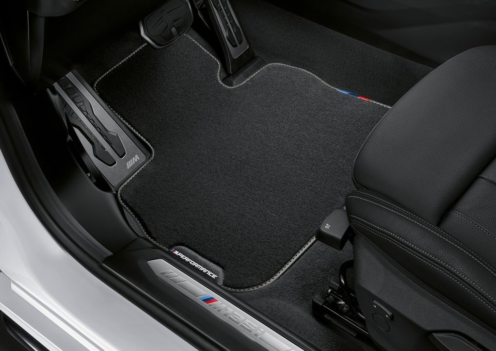 BMW 1 Serisi M Performance Parts galeri görünümü