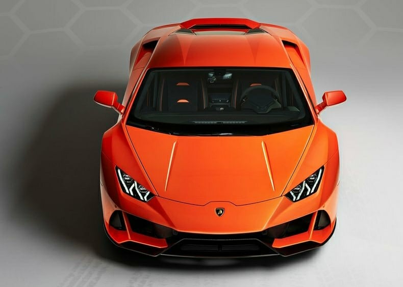 Huracan EVO önden üst açı görünümü