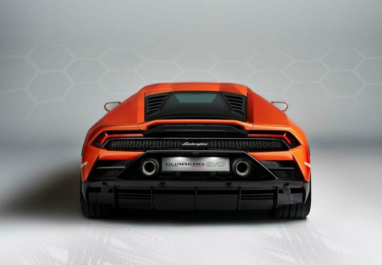 Huracan EVO doğrudan arka görünüm