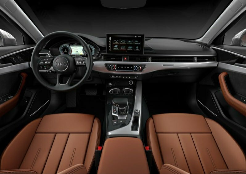 Audi A4 iç mekânı direksiyon ön konsol ve orta konsol görünümü