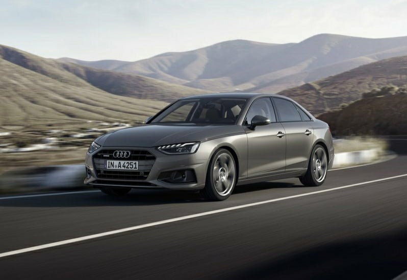Audi A4 Sedan dağ yolunda hareket halinde önden görünüm