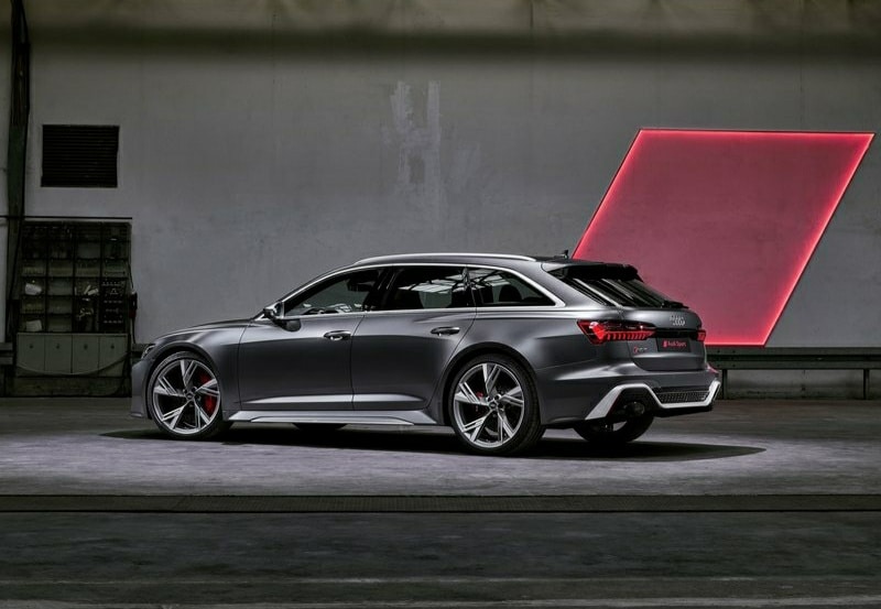 RS 6 Avant arka yan görünüm